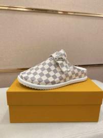 Picture of Louis Vuitton Slippers _SKULVsz38-44hnq0901874